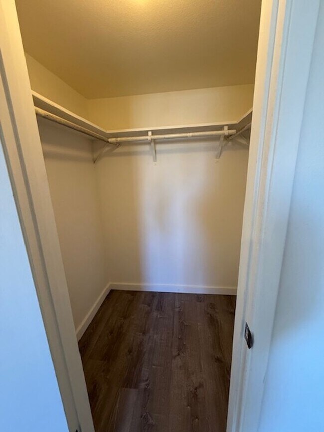 Building Photo - Completely remodeled and beautiful 2 Bedroom apartment available - Contact Property Pros