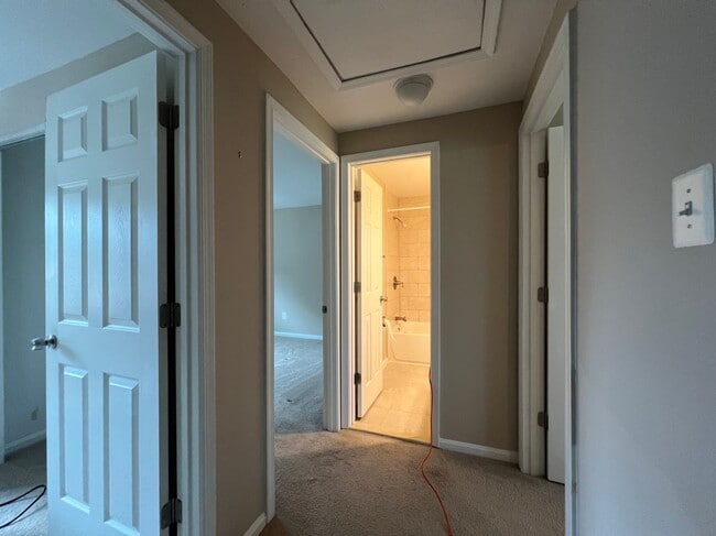 Building Photo - 129 Lamont Ln