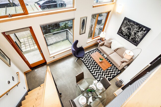 Building Photo - Modern Loft