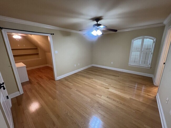 Building Photo - Elegant Two-Story Home with Outdoor Kitchen in Desirable Shadows Lake