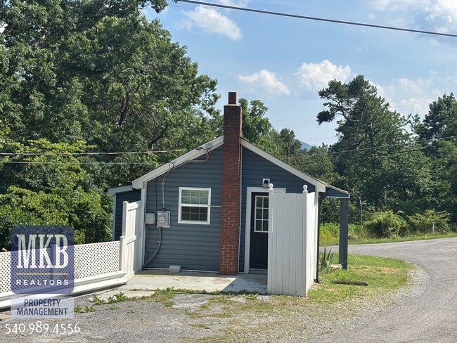 Building Photo - 812 Montvue Rd
