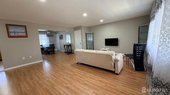 Building Photo - 363 Cranbury Rd