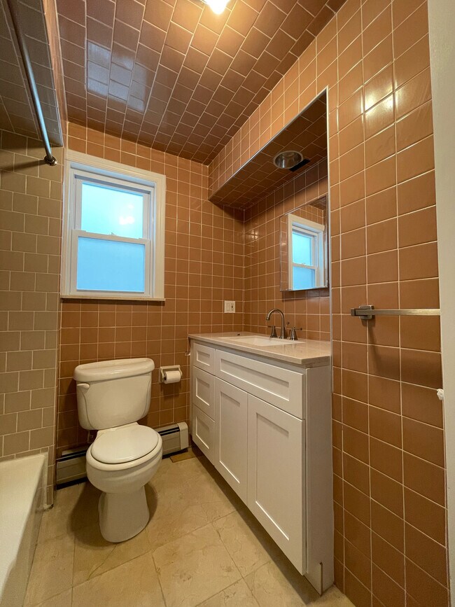 Building Photo - 17 E 52nd St