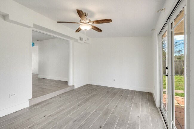 Building Photo - Remodeled 3/2 in Central Merritt Island!