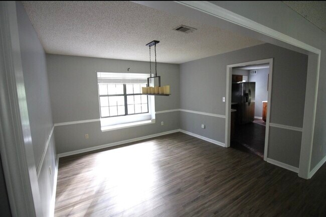 Building Photo - 175 Fern Ridge Rd