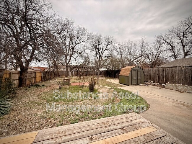 Building Photo - 2317 NW 13th St