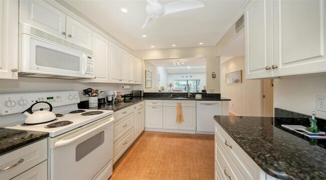 Building Photo - 1611 Clower Creek Dr