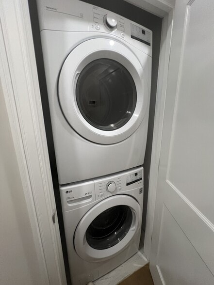 Washer Dryer - 14 Mount Hood Rd