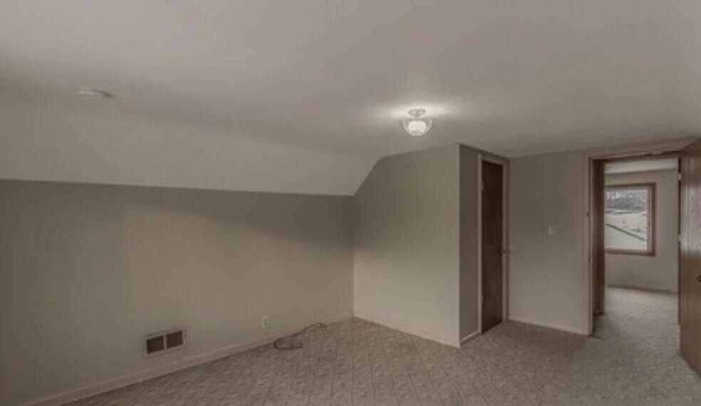 Bedroom 3 of 4 - 802 Le Hillier St