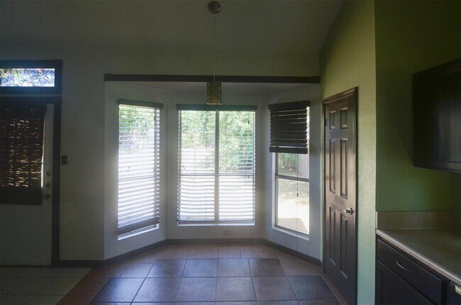 Building Photo - 16402 Malden Dr