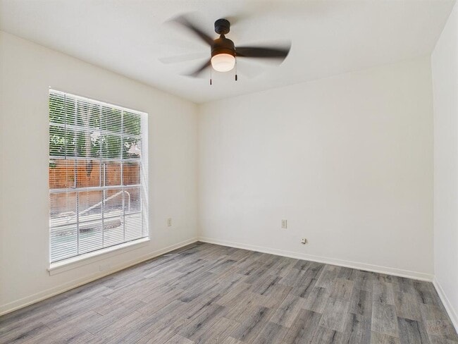 Building Photo - 6108 Shadow Valley Dr