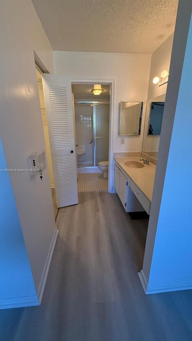 Building Photo - 1300 SW 124th Terrace