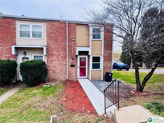 Building Photo - 402 S Bradford St