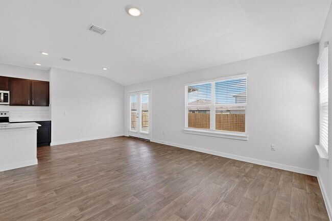 Building Photo - 322 Pedernales Ln