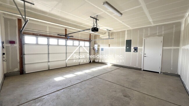 Building Photo - Newer Elk Grove 4bd/3.5ba Home near Big Horn & Poppyridge Rd