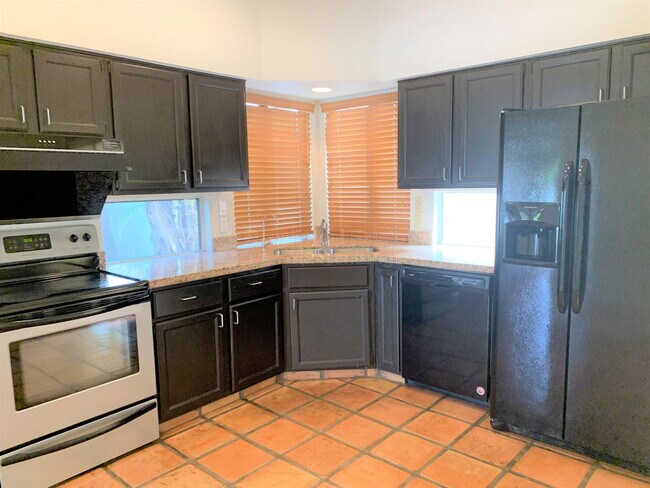 Building Photo - 4667 W Harrison St