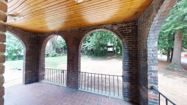 Building Photo - 7BR Home Near UTK | Fort Sanders Area