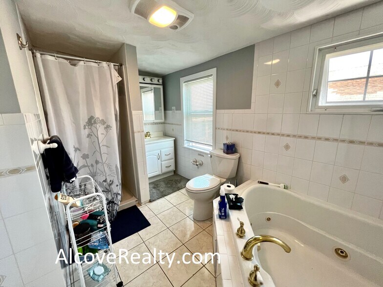 Primary Photo - 37 Sterling St