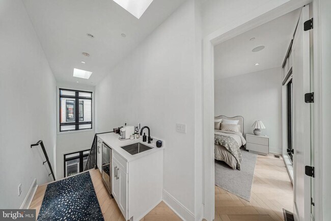 Building Photo - 1462 Chapin St NW