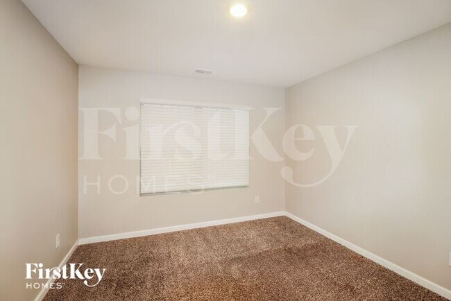 Building Photo - 2082 Massey Ln