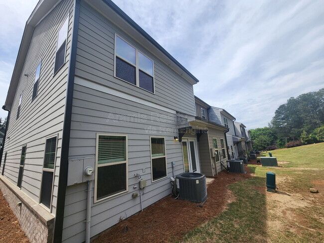 Building Photo - 5201 Pinnacle Walk