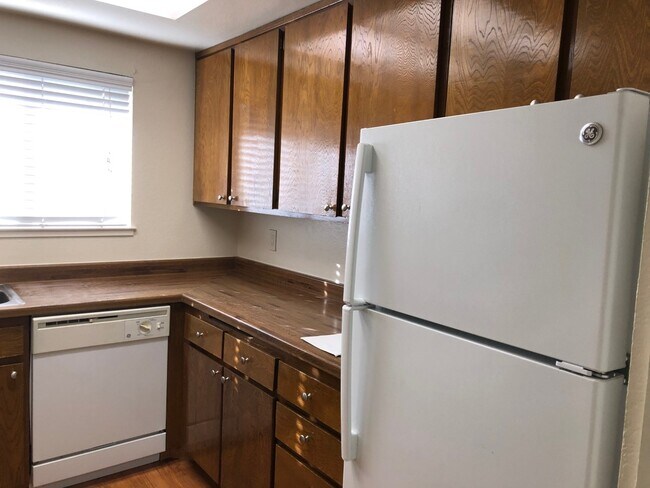 Building Photo - 1001 E Evelyn Ter