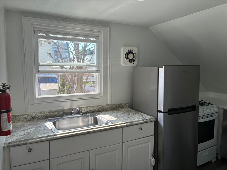 Building Photo - 6116 Washington St