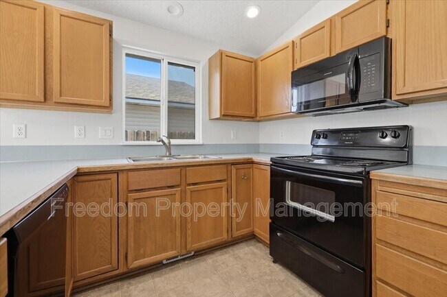 Building Photo - 1020 Aspen Grove St