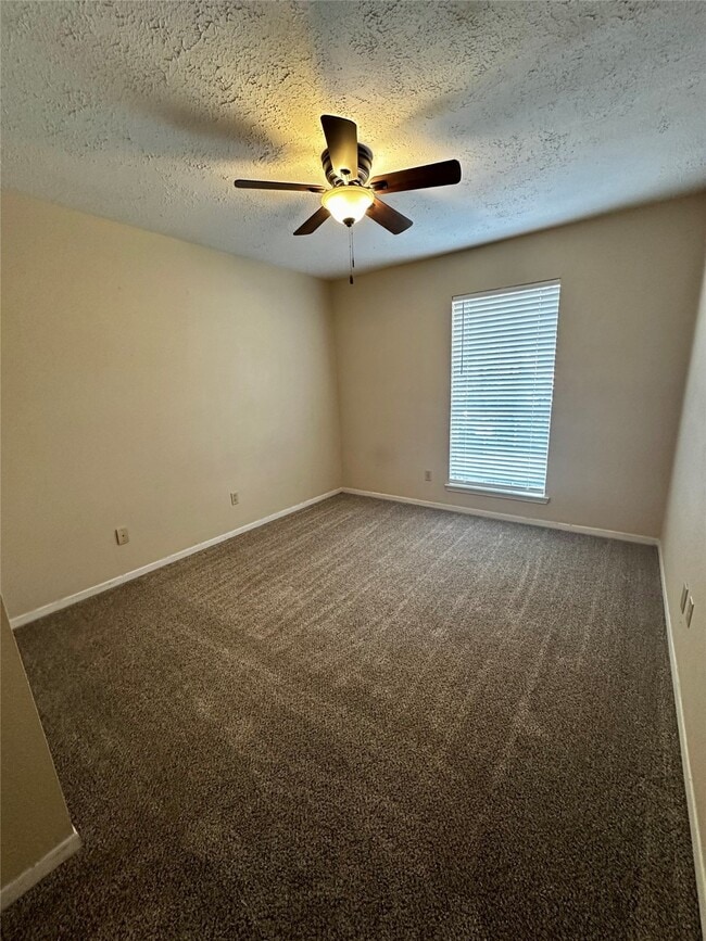 Building Photo - 22227 Deville Dr