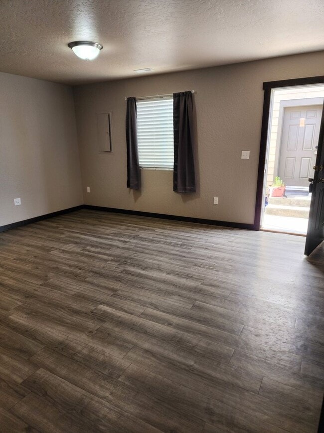 Building Photo - 13824 W Bergen Dr
