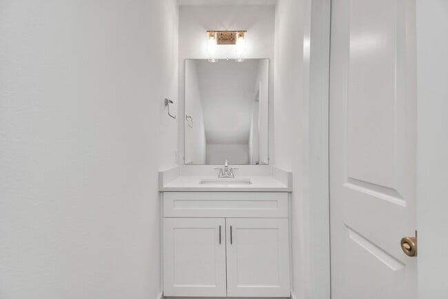 Building Photo - 9020 Laverne Laurel Ln