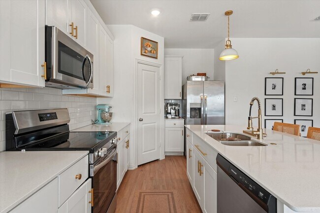 Building Photo - 5028 Waterway Dr