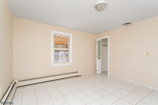 Building Photo - 27 Ashwood Ave