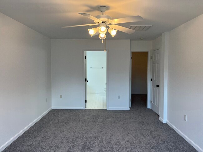 Building Photo - 43 Carlsbad Dr