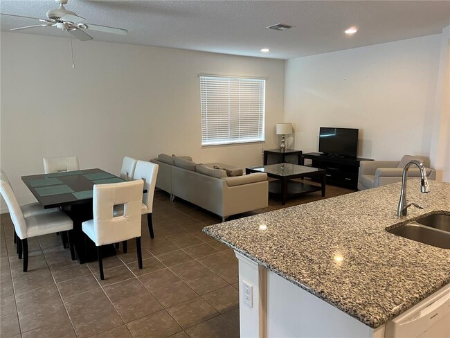Building Photo - 2529 Rosemont Cir