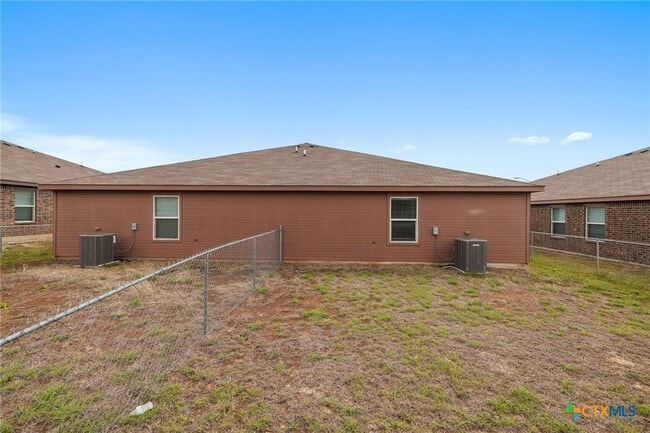 Building Photo - 903 Lasso Dr