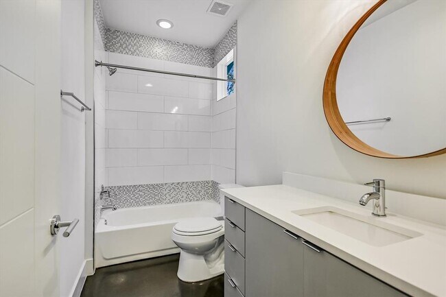 Building Photo - 1006 Payne Ave