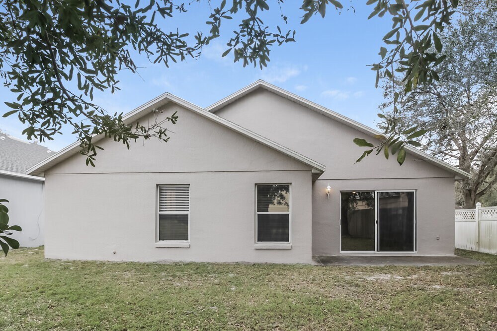 Building Photo - 13621 Meadowpark Ave