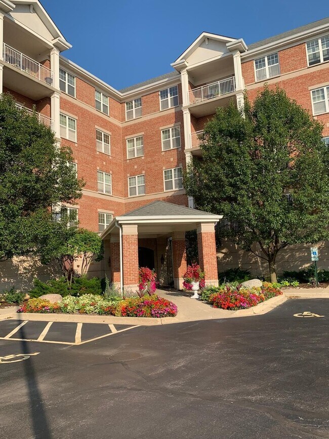 Building Photo - 101 Pointe Dr