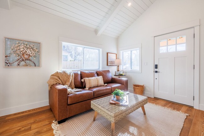 Building Photo - Beautifully remodeled bungalow