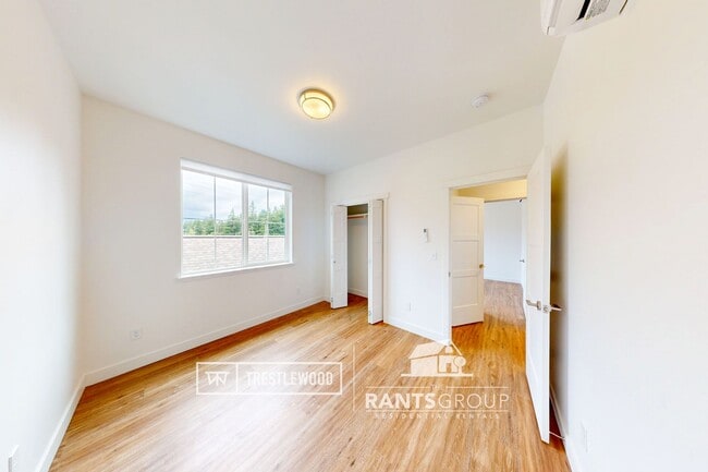 Building Photo - Brand New! Modern Home in Trestlewood – Wh...