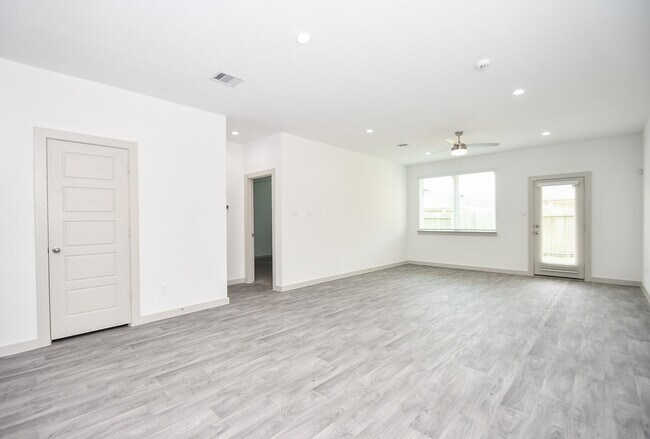 Building Photo - 2818 Bethnal Gdn Wy