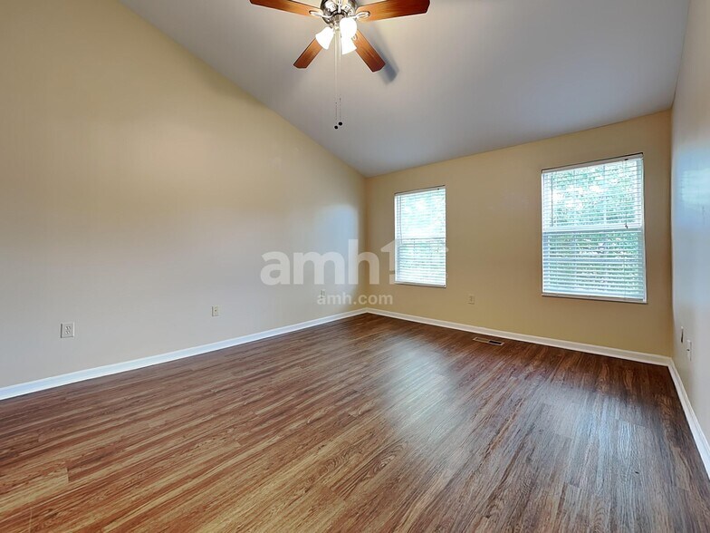 Building Photo - 6340 Deermeade Dr