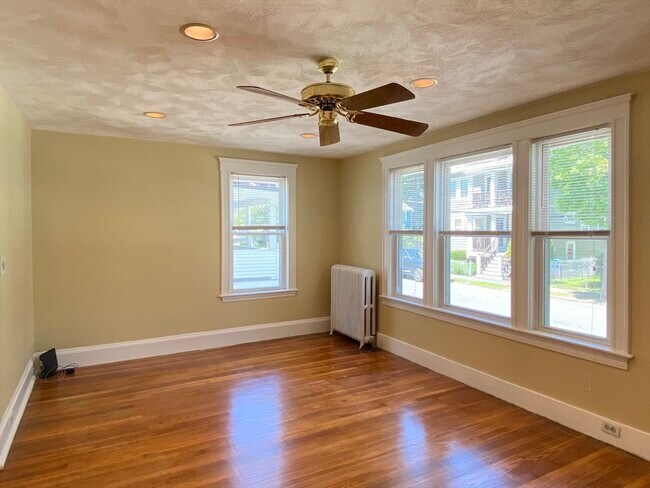 Building Photo - 39 Davis Rd