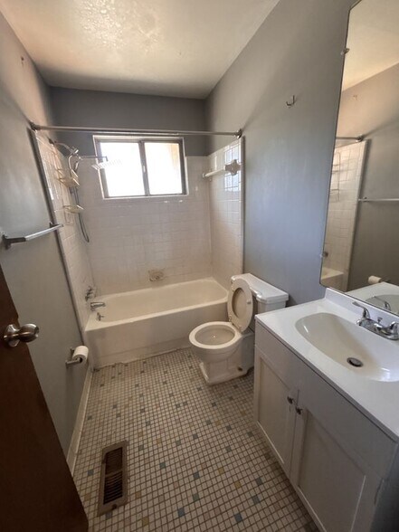 Building Photo - 4064 Agnes Ave