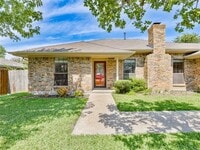 Building Photo - 705 Oak Ln