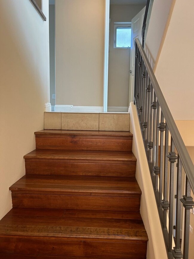 Building Photo - Amazing 3 story free standing contemporary house with terrific ocean views in Playa Del Rey