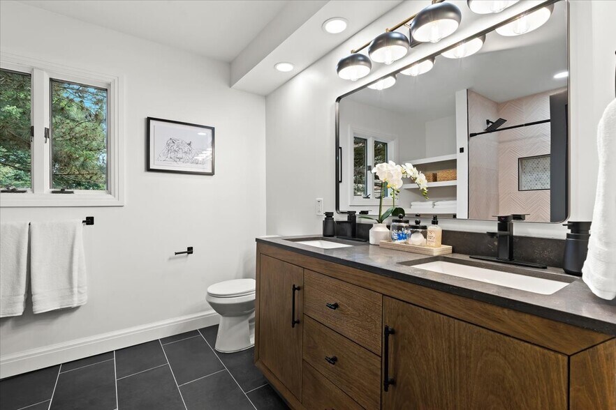 Building Photo - 40526 Woodside Dr