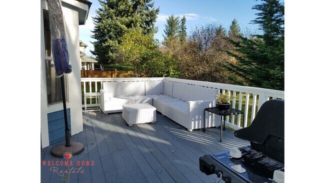 Building Photo - Beautiful open floorplan in amazing Steilacoom!!  All appliances included, large yard!!