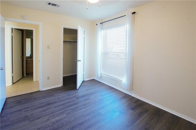 Building Photo - 507 Riverwood Dr